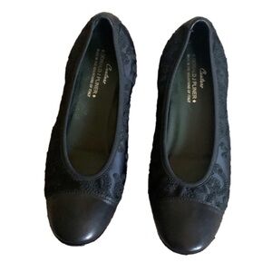 Donald Pliner Couture black ballet flats with cap toe Size 6 Made in Italy